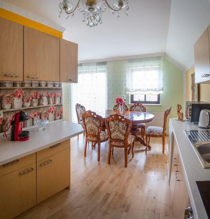 Apartma Ajda Komenda Ngoại thất bức ảnh